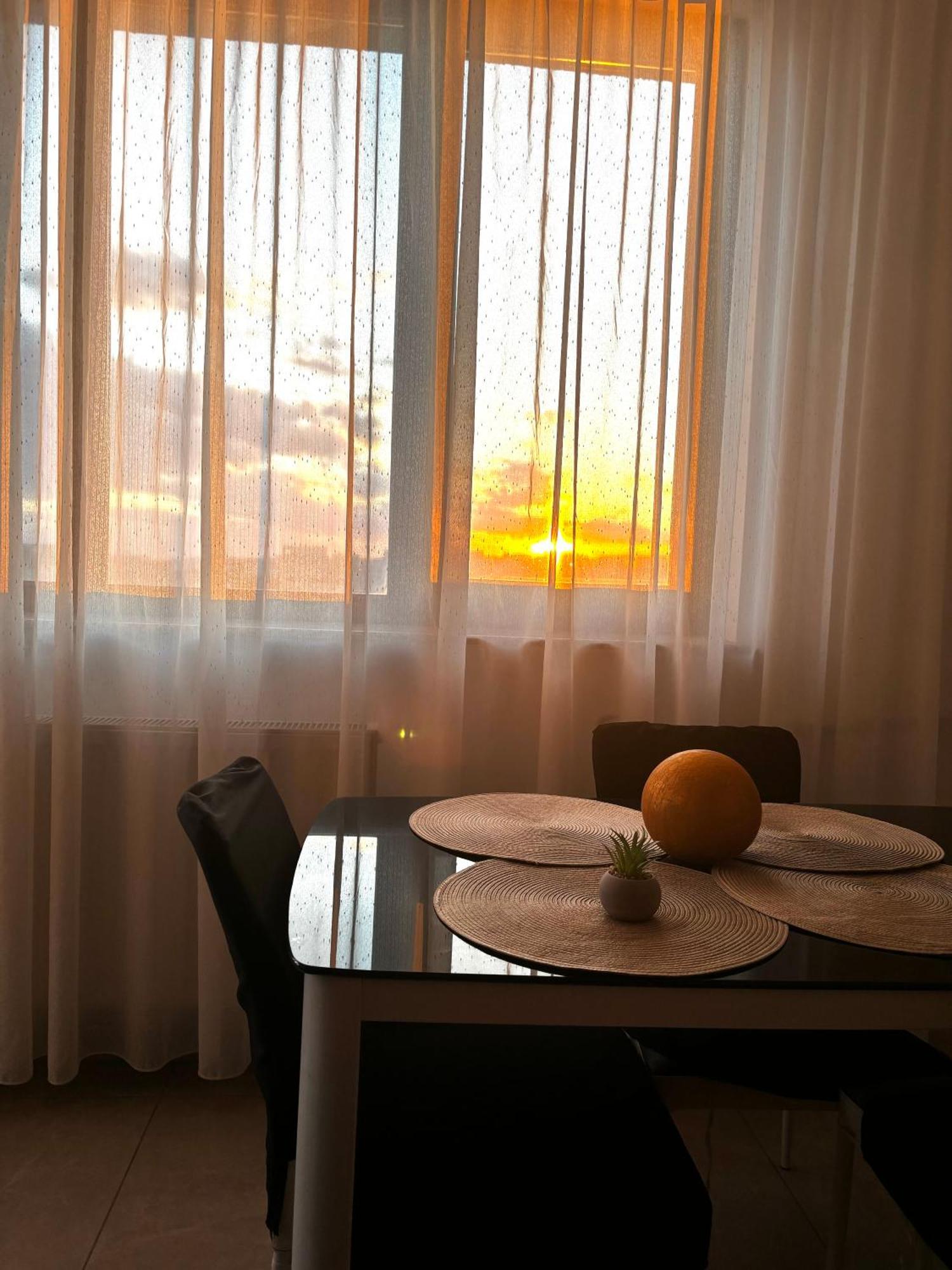 Taste Of Iasi - Two Room Apartment - Central - Sunset Touch Exterior foto
